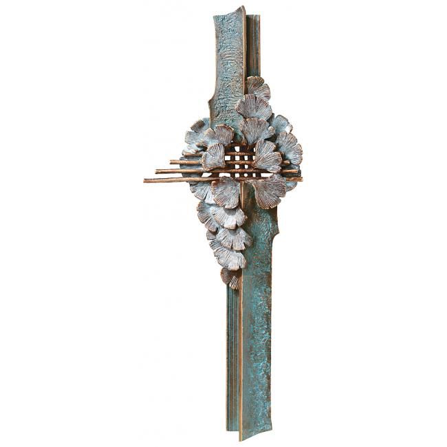 Kreuz mit Ginkgoblätterschmuck
