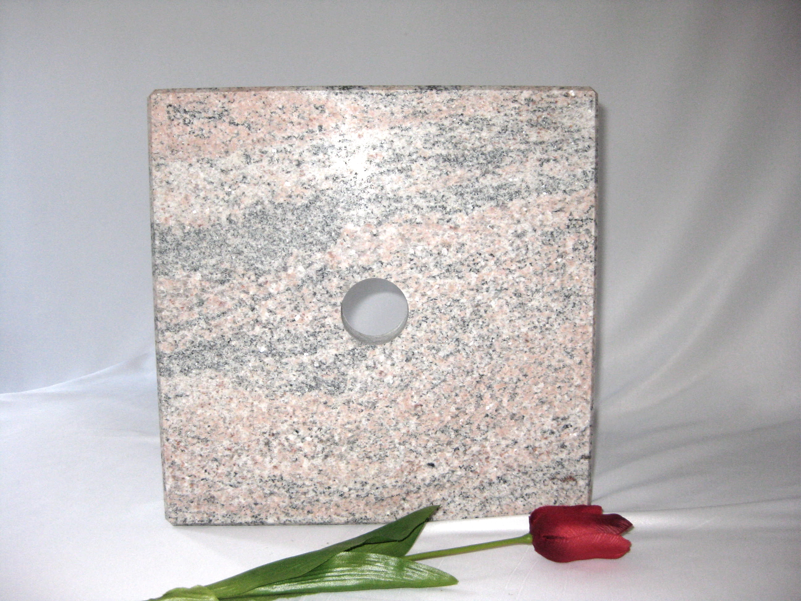 Granitplatte mit Bohrung für Laternentanksystem