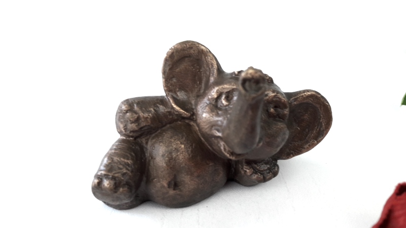 Babyelefant aus Bronze
