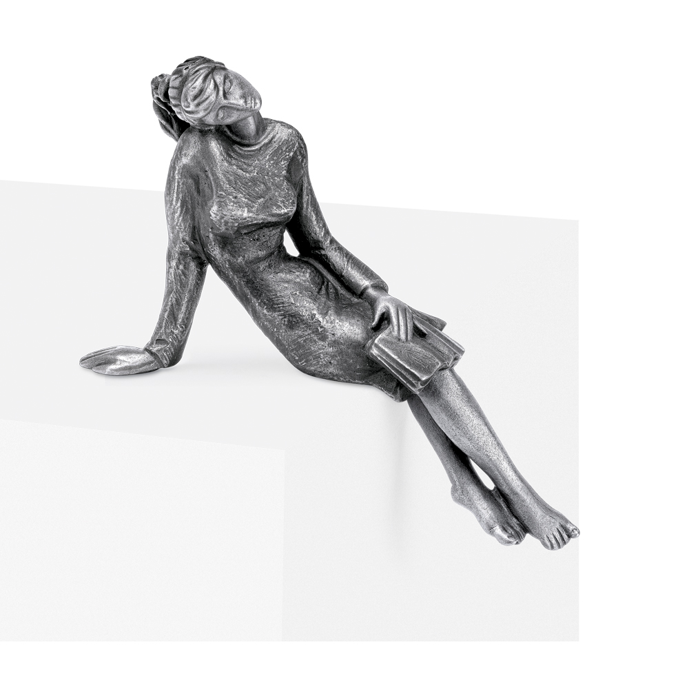 Grabfigur, Skulptur, Sitzende Frau, mit Buch, Grabschmuck