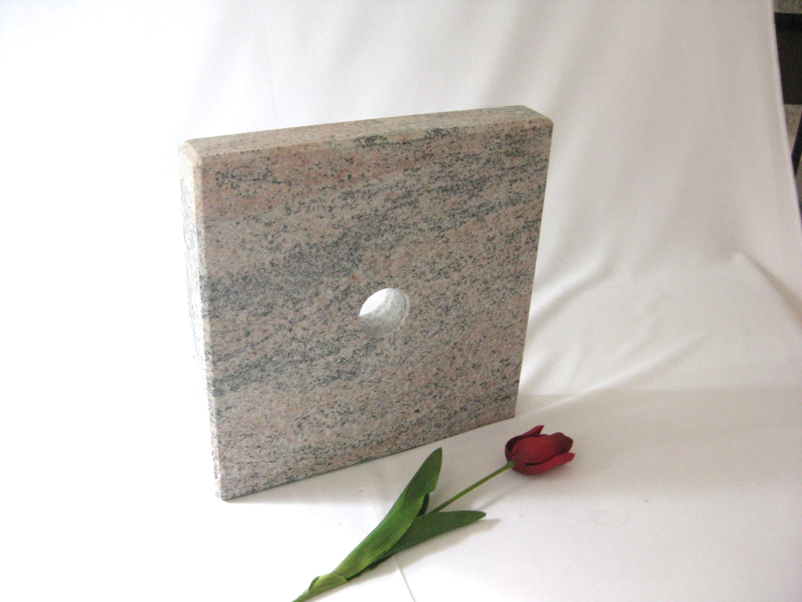 Granitplatte mit Bohrung für Laternentanksystem