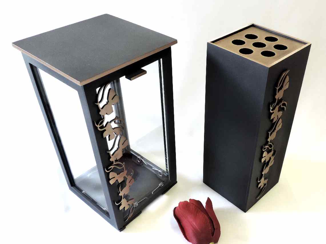 Grabschmuck- Set, Laterne und Vase, mit Schmetterlingen